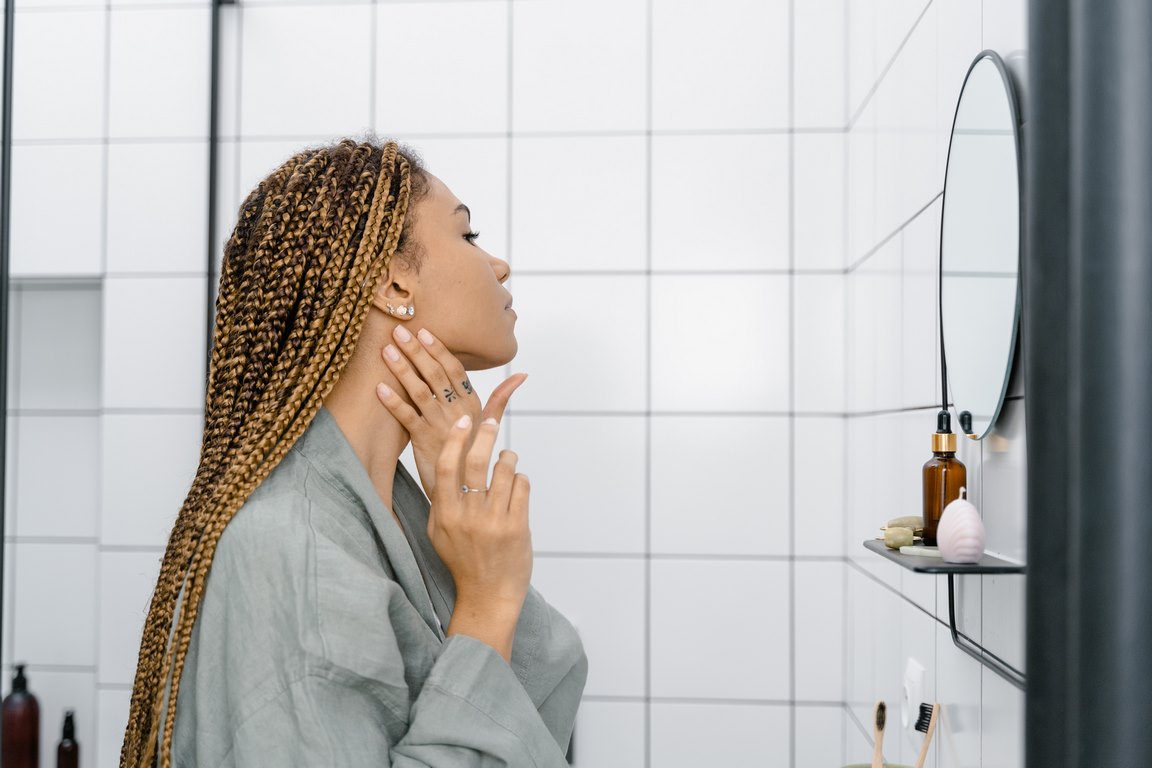 Jaki szampon stosować do oczyszczania skóry głowy? Lista najlepszych szamponów do skóry głowy suchej i wrażliwej